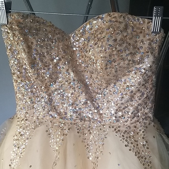 Dress - Picture 2 of 8